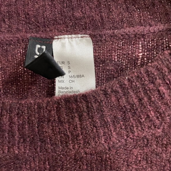 H&M burgundy sweater - Picture 2 of 2